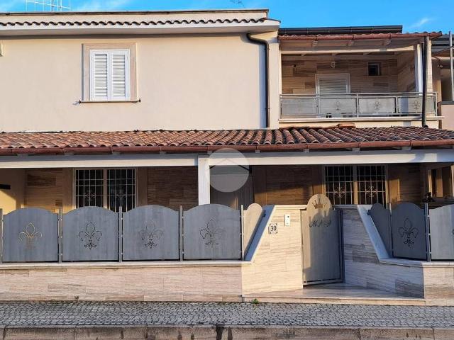 Villa Indipendente in vendita a Frosinone, Lazio