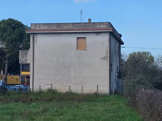 Villa Indipendente in vendita a Frosinone, Lazio