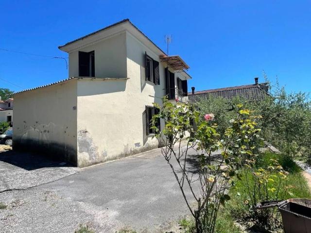 Villa Indipendente in vendita a Frosinone, Lazio