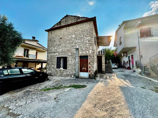 Villa Indipendente in vendita a Frosinone, Lazio