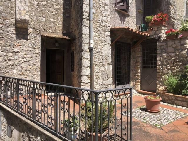 Villa Indipendente in vendita a Fumone, Lazio