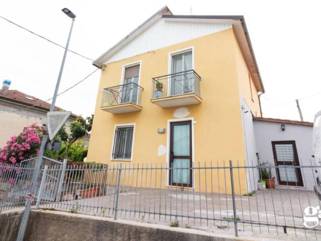 Villa Indipendente in vendita a Marche, Pesaro E Urbino