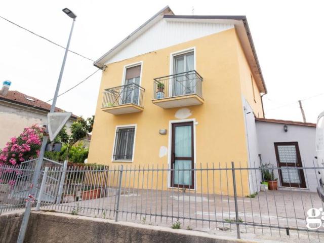 Villa Indipendente in vendita a Marche, Pesaro E Urbino