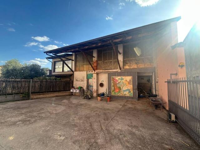 Villa Indipendente in vendita a Gadesco Pieve Delmona, Lombardia