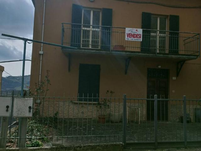 Villa Indipendente in vendita a Unione dell'Appennino Bolognese, Gaggio Montano