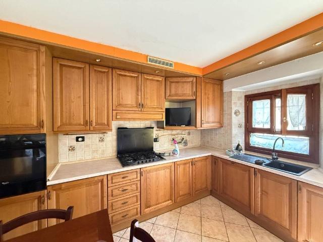 Villa Indipendente in vendita a Unione dell'Appennino Bolognese, Gaggio Montano