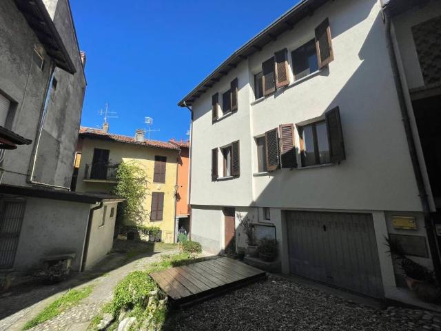 Villa Indipendente in vendita a Galbiate, Lombardia