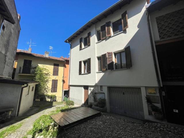 Villa Indipendente in vendita a Galbiate, Lombardia