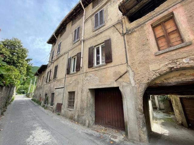 Villa Indipendente in vendita a Galbiate, Lombardia