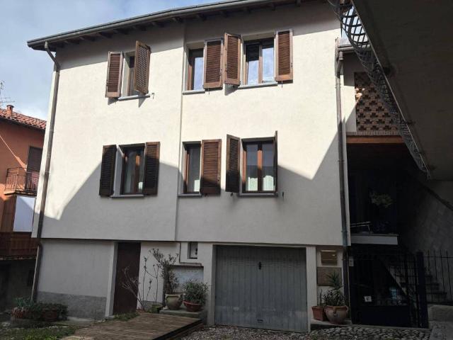 Villa Indipendente in vendita a Galbiate, Lombardia