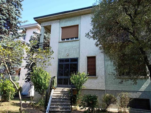 Villa Indipendente in vendita a Arnate, Gallarate