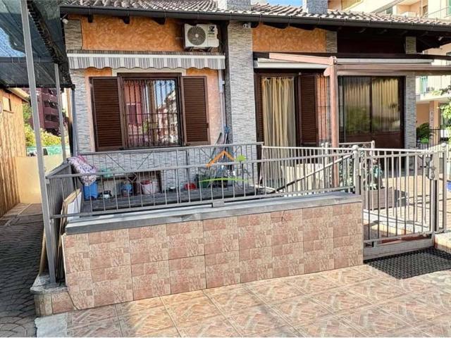 Villa Indipendente in vendita a Arnate, Gallarate