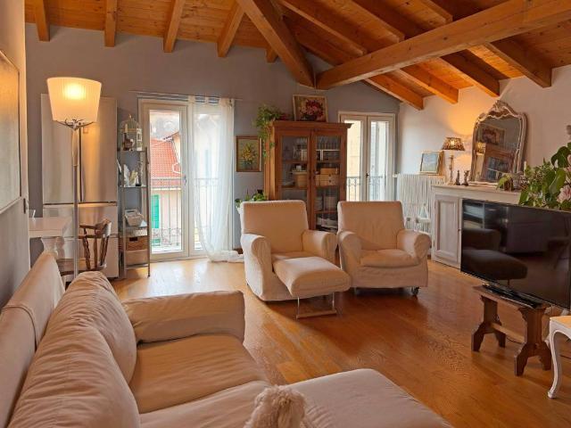 Villa Indipendente in vendita a Porta San Pietro, Galliate