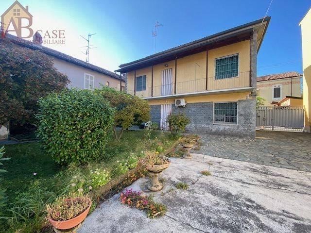 Villa Indipendente in vendita a Gambolò, Pavia