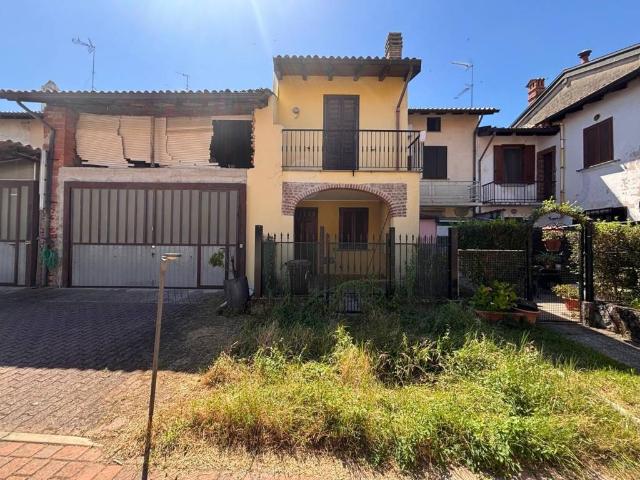 Villa Indipendente in vendita a Gambolò, Lombardia