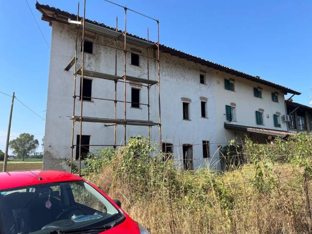 Villa Indipendente in vendita a Vigevano, Lombardia