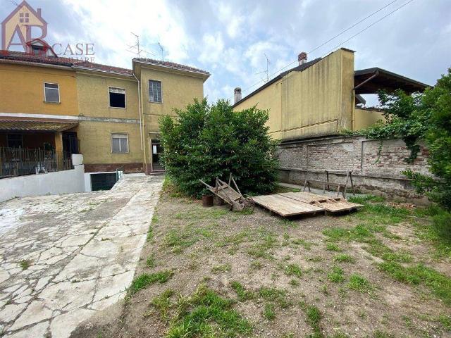 Villa Indipendente in vendita a Gambolò, Pavia