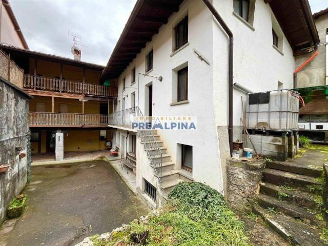 Villa Indipendente in vendita a Gandino, Lombardia