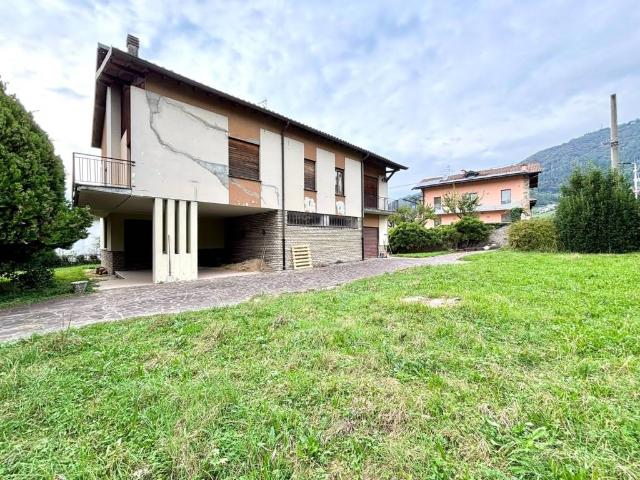 Villa Indipendente in vendita a Barzizza, Gandino