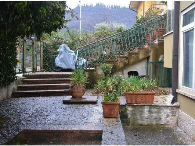 Villa Indipendente in vendita a Garda, Veneto
