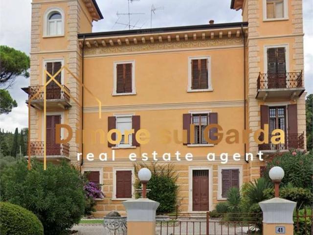 Villa Indipendente in vendita a Comunità Montana Parco Alto Garda bresciano, Gardone Riviera