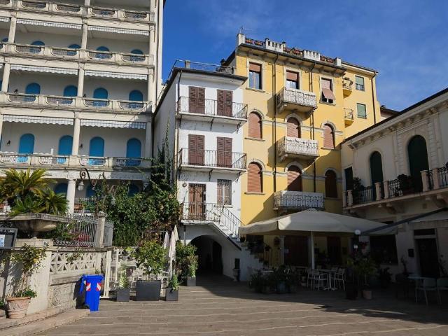 Villa Indipendente in vendita a Comunità Montana Parco Alto Garda bresciano, Salò