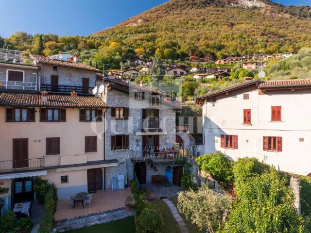 Villa Indipendente in vendita a Comunità Montana Parco Alto Garda bresciano, Gardone Riviera