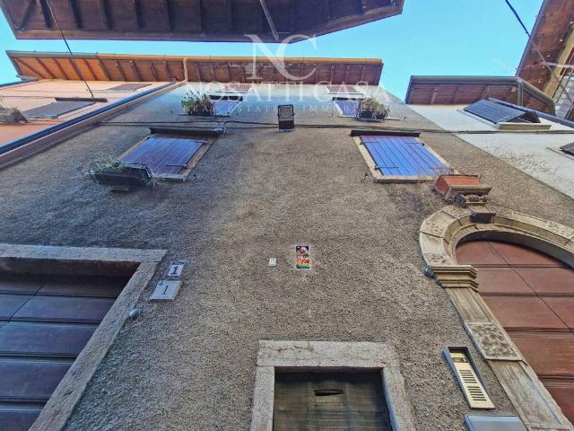 Villa Indipendente in vendita a Comunità Montana Parco Alto Garda bresciano, Gargnano