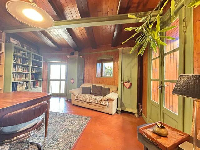 Villa Indipendente in vendita a Comunità Montana Parco Alto Garda bresciano, Gargnano