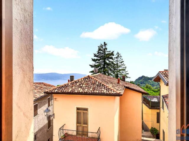 Villa Indipendente in vendita a Comunità Montana Parco Alto Garda bresciano, Gargnano