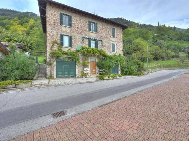 Villa Indipendente in vendita a Comunità Montana Parco Alto Garda bresciano, Gargnano