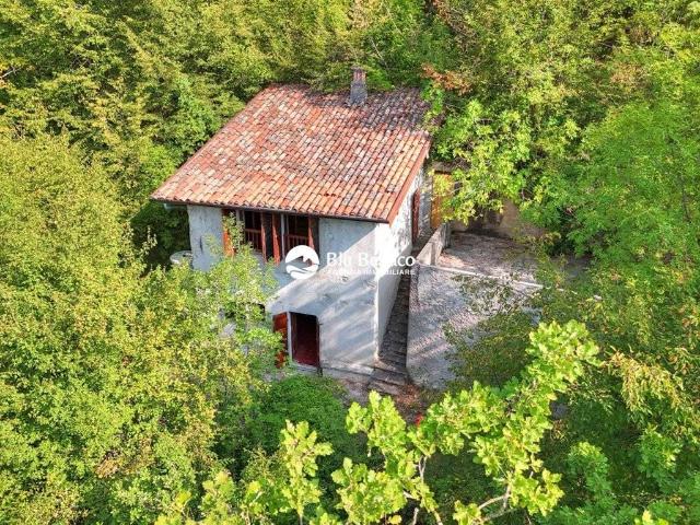 Villa Indipendente in vendita a Comunità Montana Parco Alto Garda bresciano, Gargnano