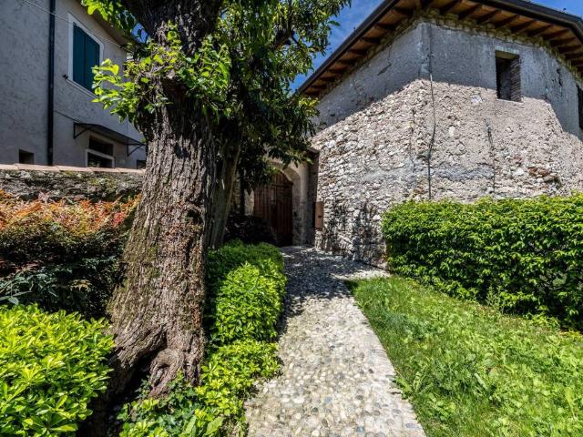 Villa Indipendente in vendita a Comunità Montana Parco Alto Garda bresciano, Gargnano