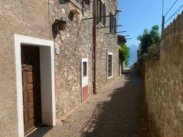 Villa Indipendente in vendita a Comunità Montana Parco Alto Garda bresciano, Gargnano