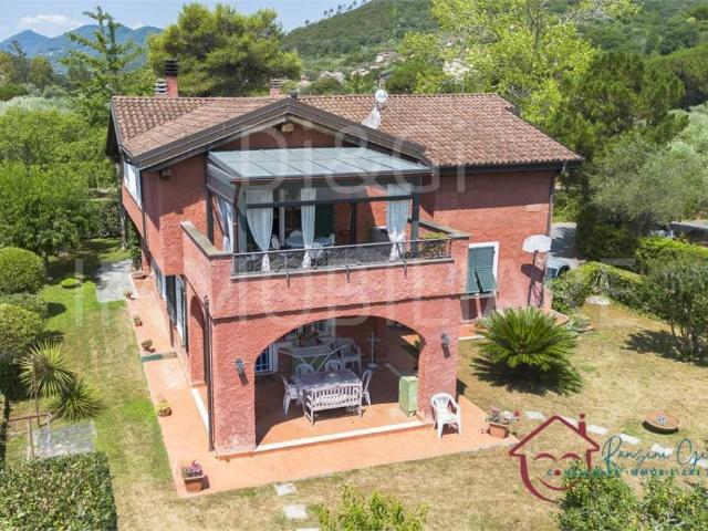 Villa Indipendente in vendita a Garlenda, Liguria