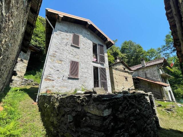 Villa Indipendente in vendita a Garzeno, Lombardia