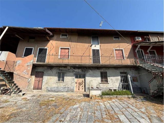 Villa Indipendente in vendita a Gattico-Veruno, Piemonte