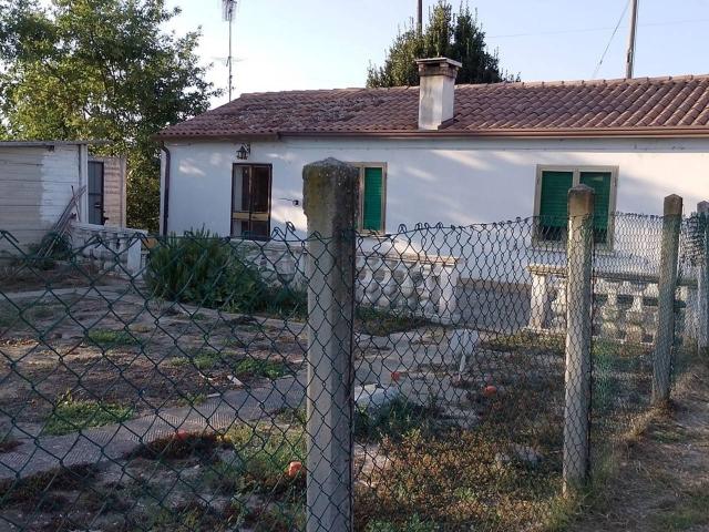 Villa Indipendente in vendita a Veneziano, Gavello