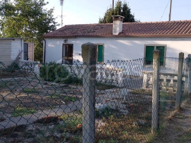 Villa Indipendente in vendita a Veneziano, Gavello