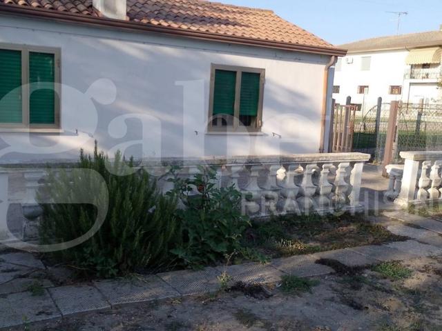 Villa Indipendente in vendita a Veneziano, Gavello
