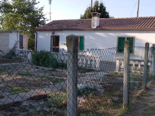 Villa Indipendente in vendita a Veneziano, Gavello