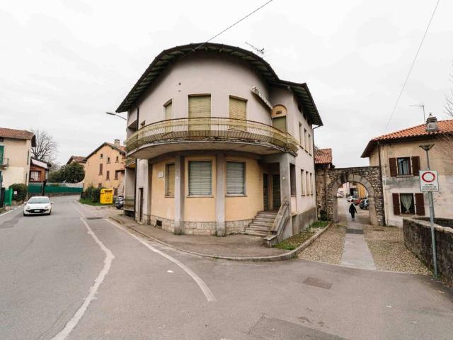 Villa Indipendente in vendita a Comunità Montana Valli del Verbano, Gavirate