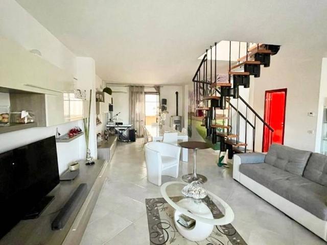 Villa Indipendente in vendita a Bivio Di Ravi, Toscana