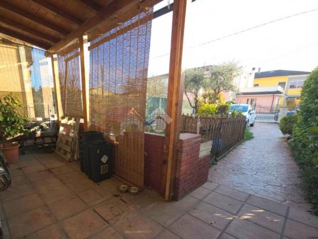 Villa Indipendente in vendita a Gazoldo Degli Ippoliti, Lombardia
