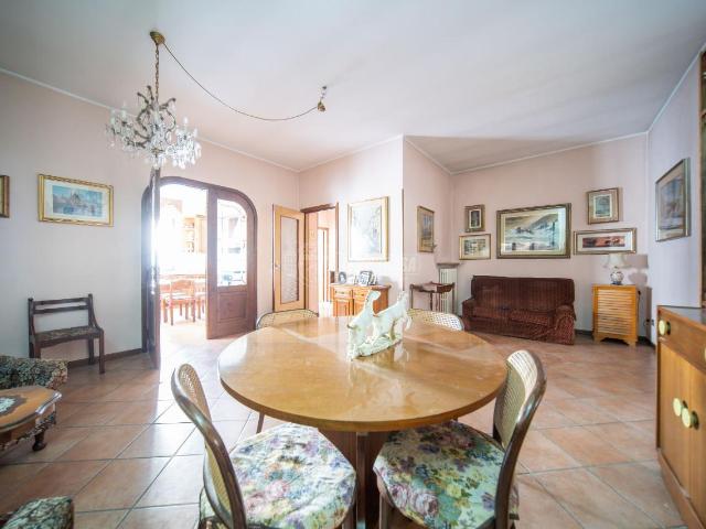 Villa Indipendente in vendita a Gazzada Schianno, Schianno