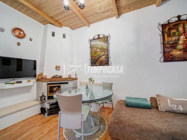 Villa Indipendente in vendita a Gazzada Schianno, Schianno