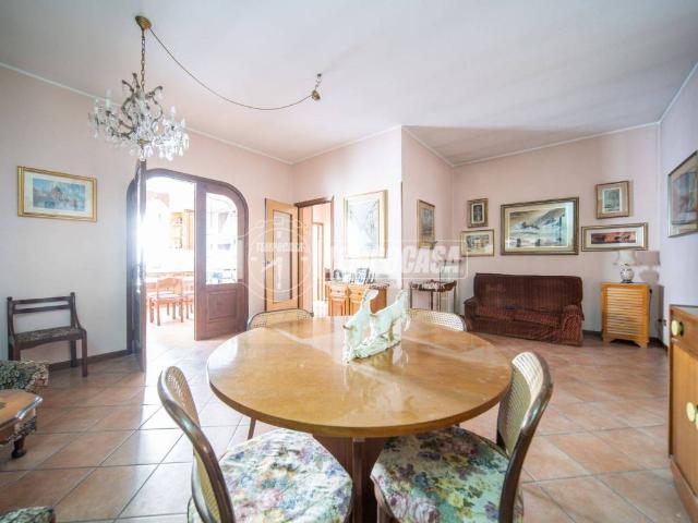 Villa Indipendente in vendita a Gazzada Schianno, Schianno