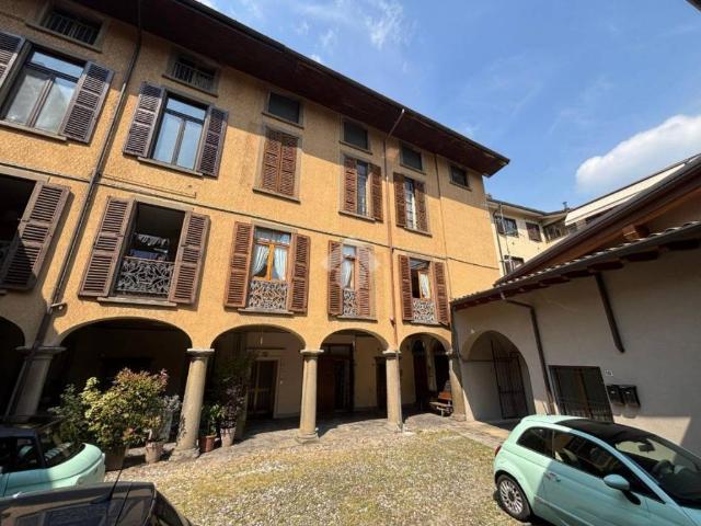 Villa Indipendente in vendita a Rova, Gazzaniga