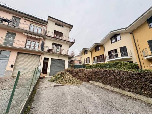 Villa Indipendente in vendita a Gazzaniga, Lombardia