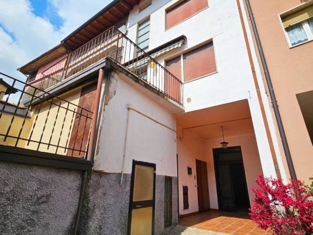 Villa Indipendente in vendita a Rova, Gazzaniga
